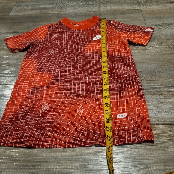 Nike The Nike Tee Youth Boys Graphic Short Sleeve Tee Shirt Size Small Red - Picture 5 of 6